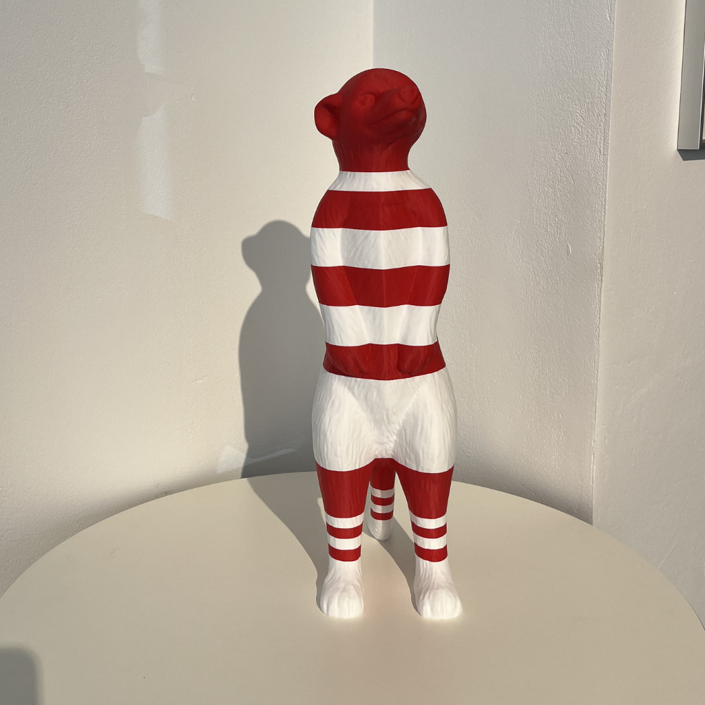 RE:FORM Erdmännchen 45cm (rot weiß)